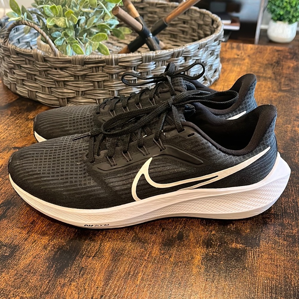 Men’s Nike Pegasus 39 Sneakers